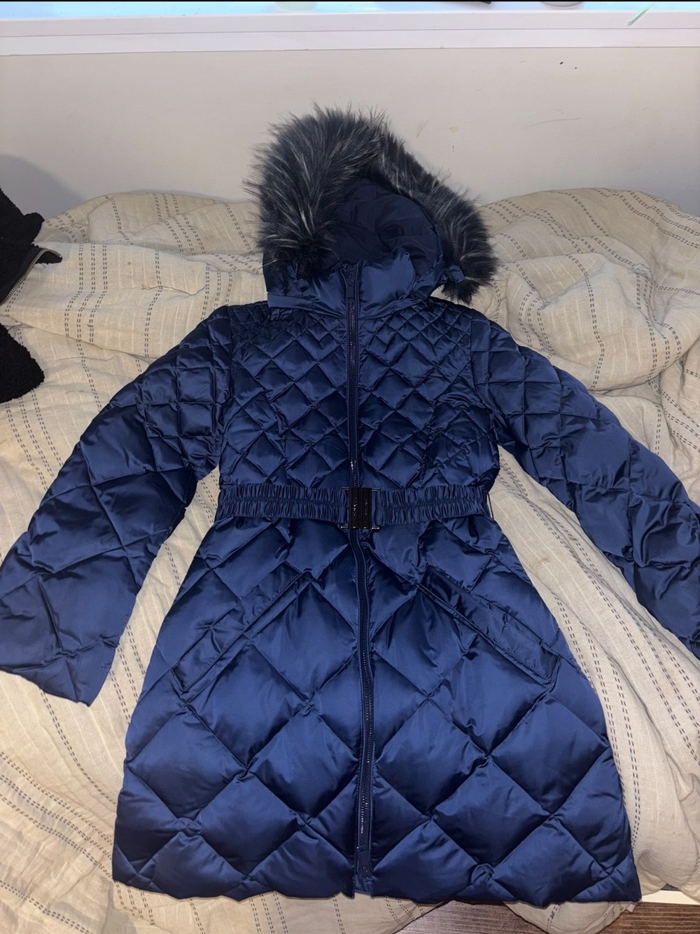 GUESS Navy Belted Puffer Jacket w/ Faux Fur Hood ❄️✨ Size S NWOT